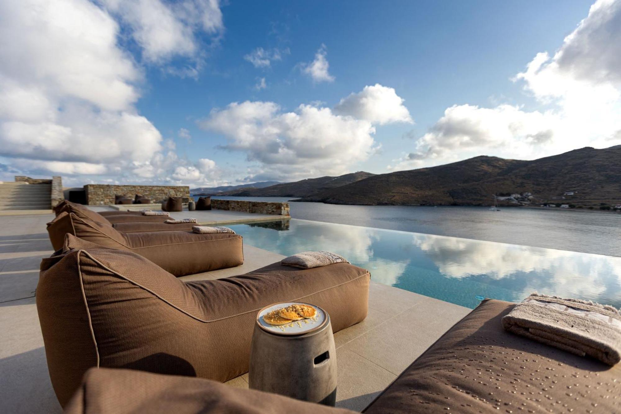 Yfes Hotell Kýthnos Eksteriør bilde
